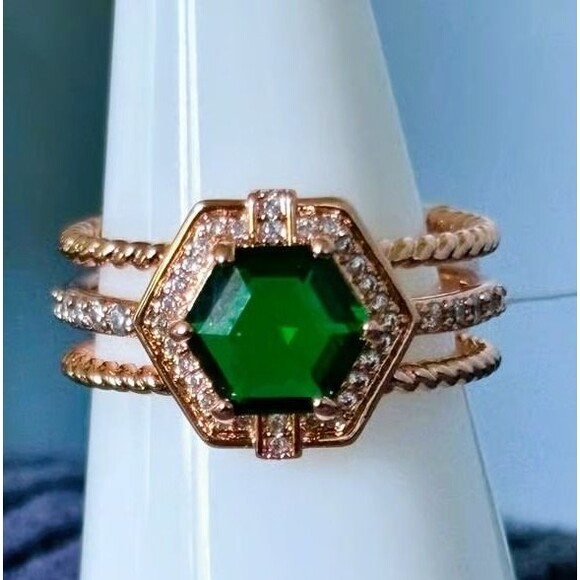 Bomb Party Jewelry - Emerald Ring - BEAUTIFUL